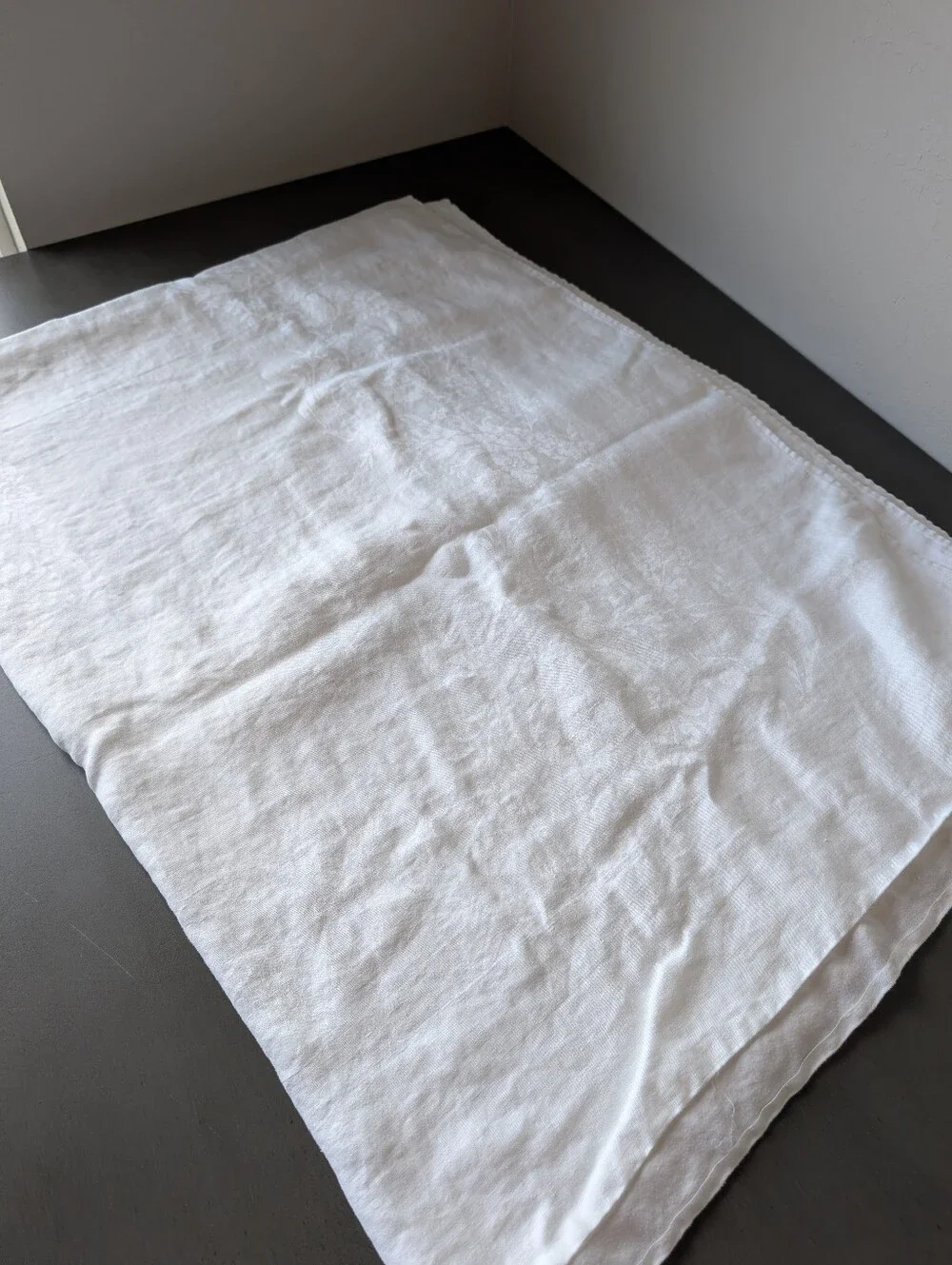 Elegant White Floral Damask Jacquard Tablecloth 102